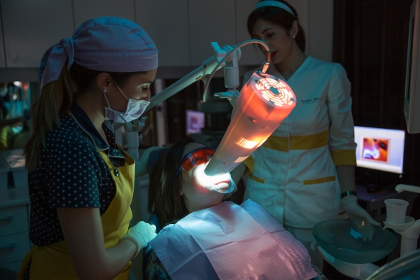 marfil-den-estetica-dental-blanqueamiento-dental-1-600×400